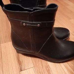 Wedge rain boots